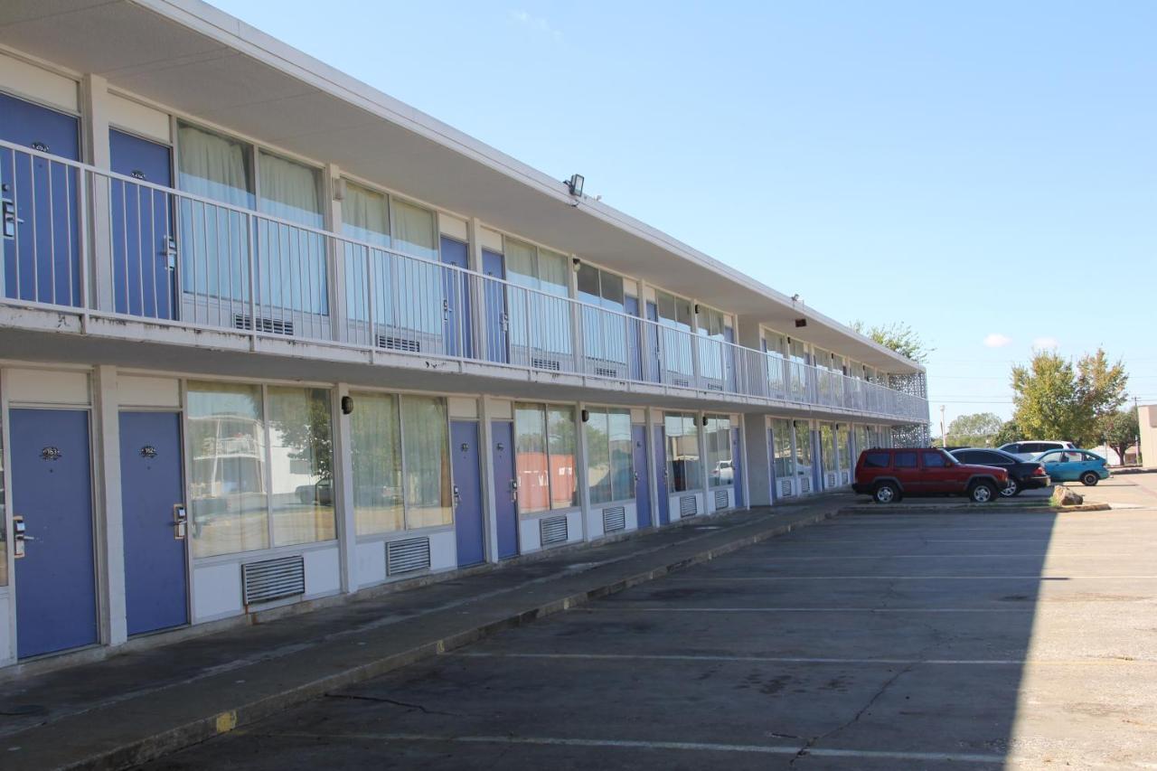 Lonestar And Motel